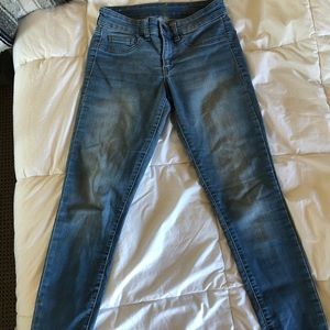 Medium-wash jeggings! Size 5